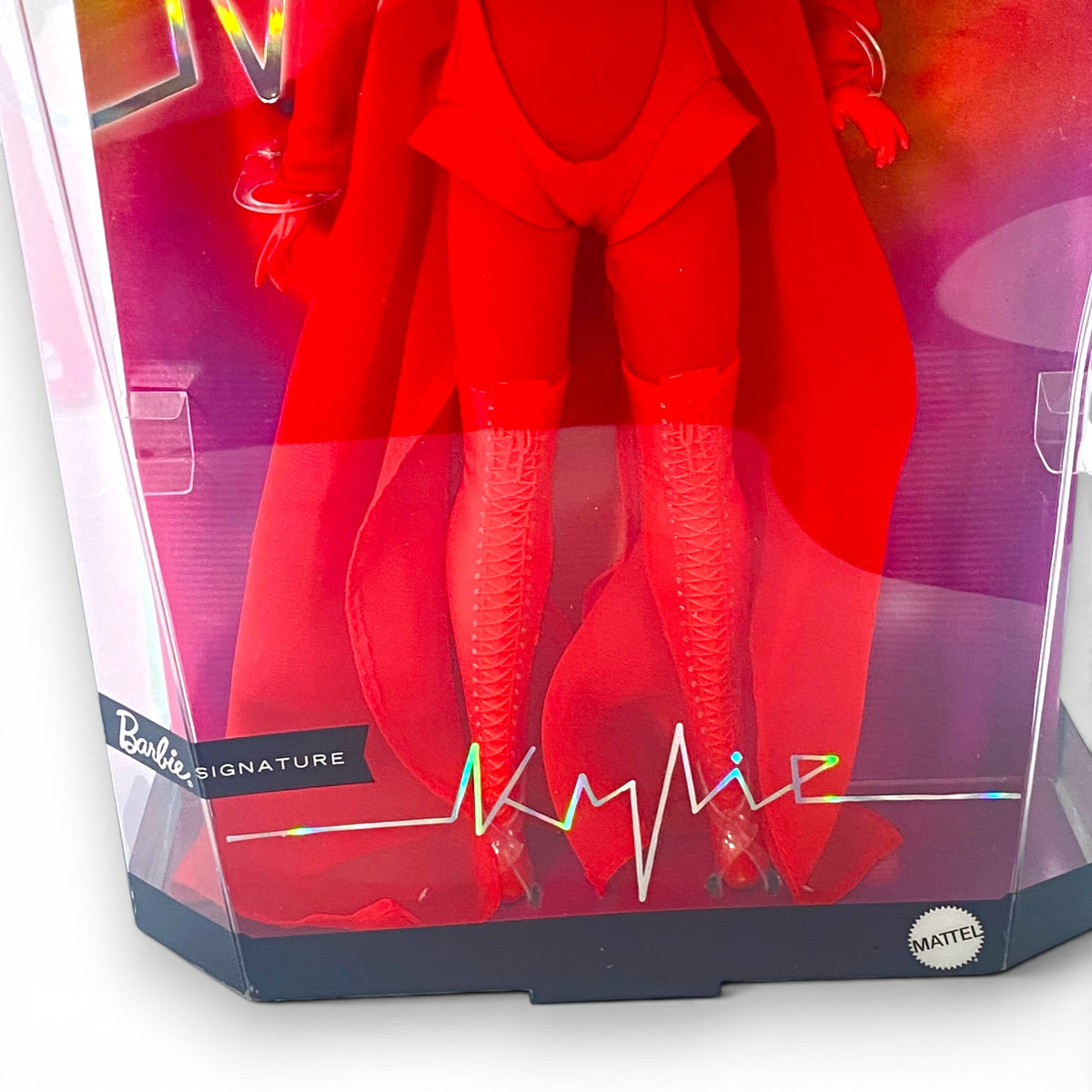 Barbie Signature Kylie Minogue Puppe – Roter Glamour